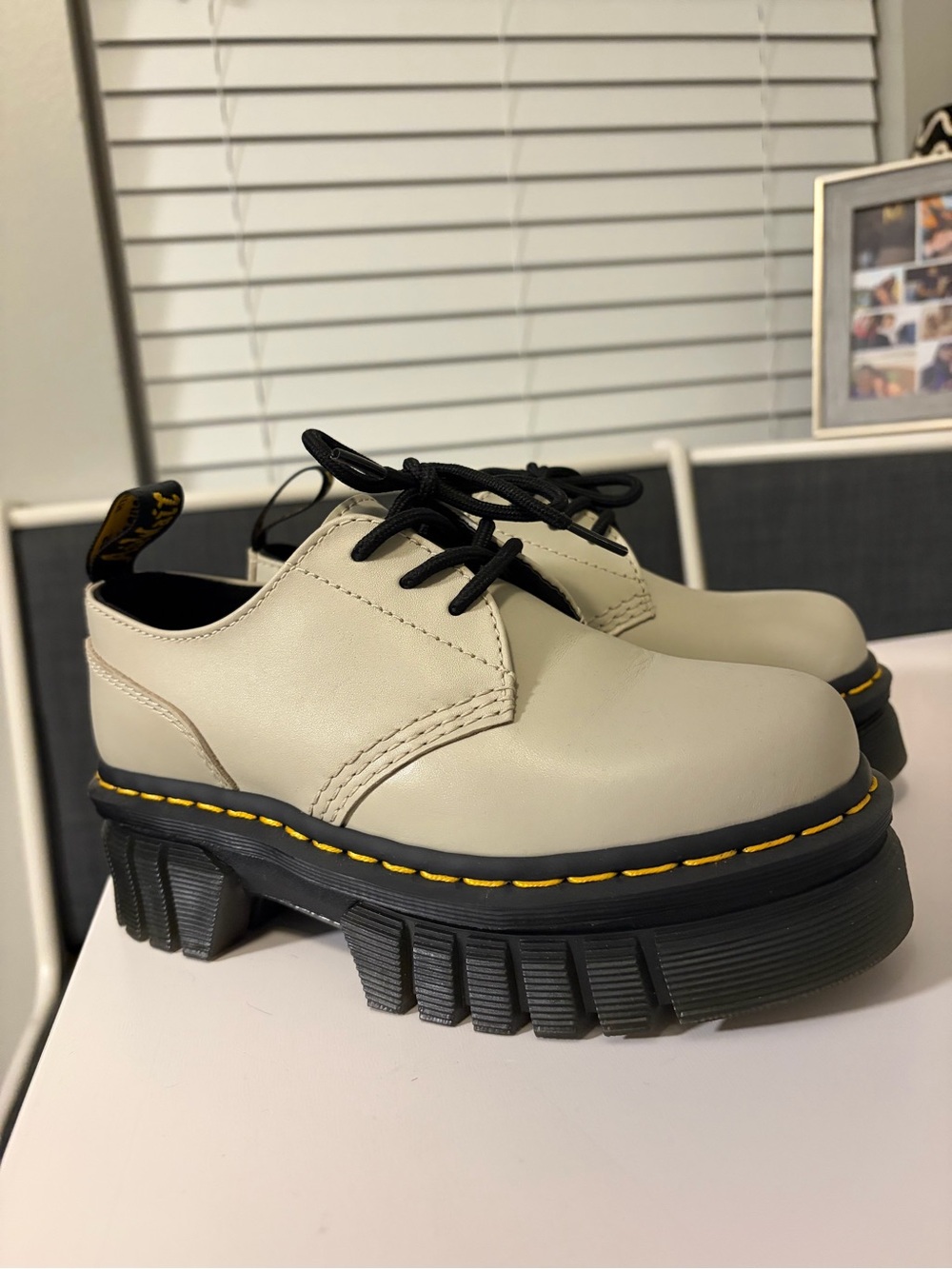 Dr Martens AUDRICK NAPPA LUX LEATHER PLATFORM SHOES